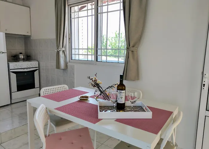 Katerina's Countryside And Sea House Vakantiehuis Nea Iraklia